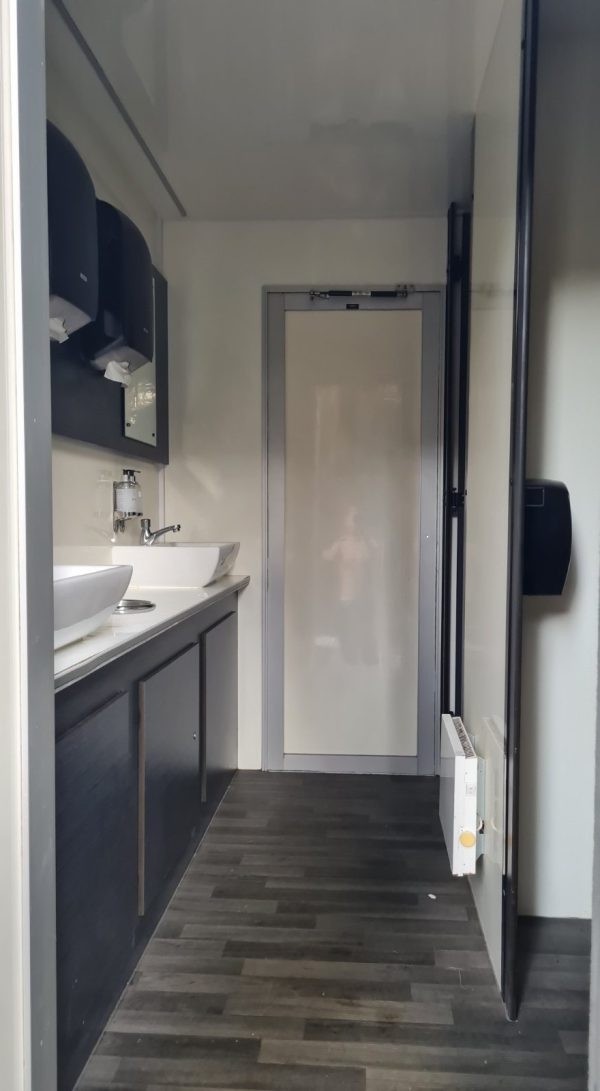 VIP Toilet car - Image 3