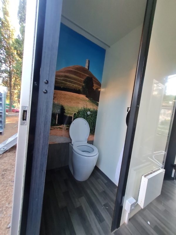 VIP Toilet car - Image 4